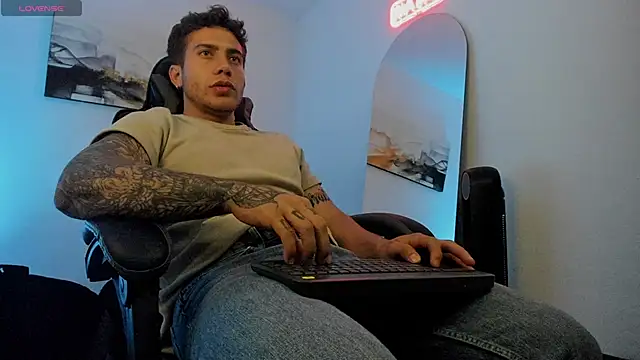 Snapshot of LucianSinclair chatting on 01/16/25, 12:12 LucianSinclair online show from 01/16/25, 12:12