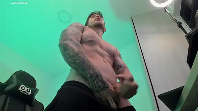 Snapshot of LucianSinclair chatting on 02/21/25, 02:50 LucianSinclair online show from 02/21/25, 02:50