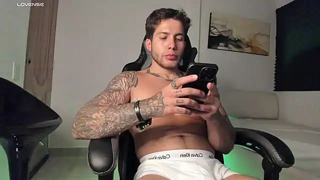 Snapshot of LucianSinclair chatting on 09/14/25, 02:11 LucianSinclair online show from 09/14/25, 02:11