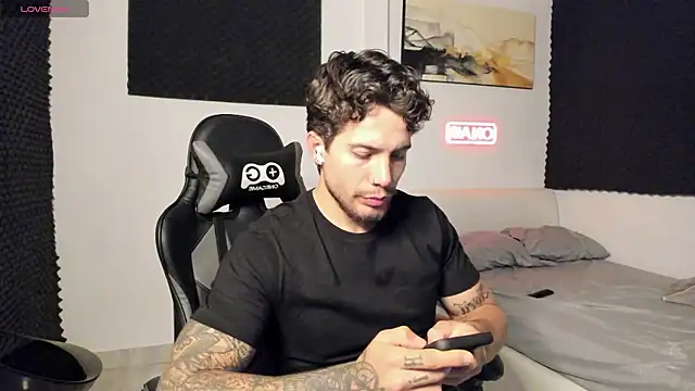 Snapshot of LucianSinclair chatting on 01/08/26, 02:47 LucianSinclair online show from 01/08/26, 02:47