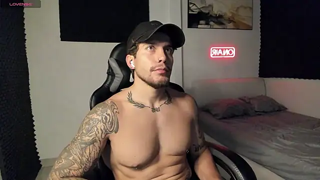 Snapshot of LucianSinclair chatting on 01/09/26, 02:47 LucianSinclair online show from 01/09/26, 02:47