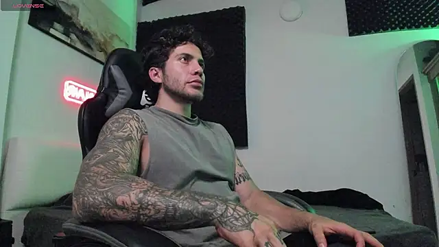 Snapshot of LucianSinclair chatting on 02/26/26, 02:21 LucianSinclair online show from 02/26/26, 02:21