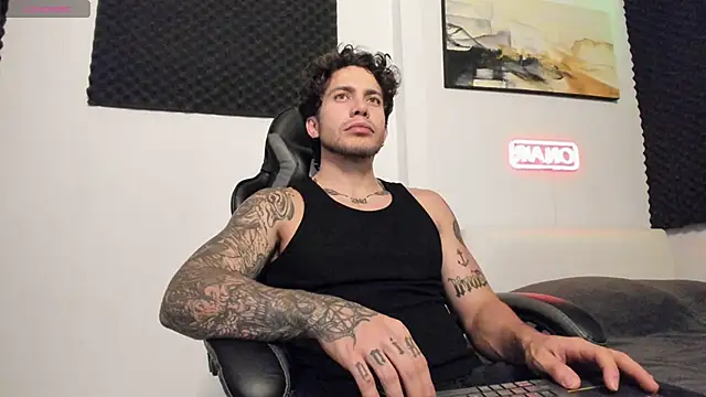 Snapshot of LucianSinclair chatting on 03/05/26, 03:02 LucianSinclair online show from 03/05/26, 03:02