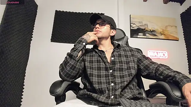 Snapshot of LucianSinclair chatting on 03/09/26, 03:32 LucianSinclair online show from 03/09/26, 03:32