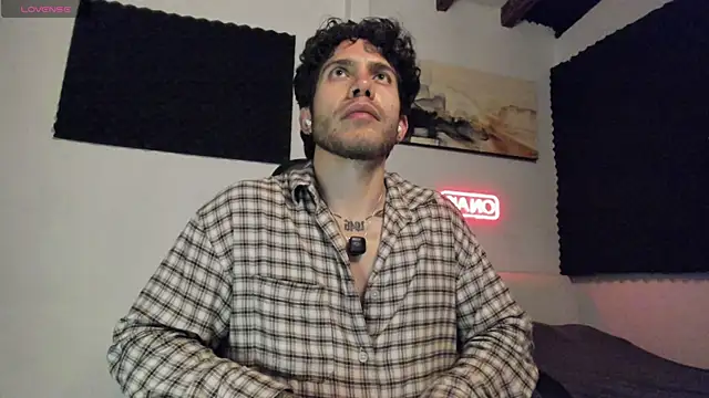 Snapshot of LucianSinclair chatting on 04/12/26, 12:48 LucianSinclair online show from 04/12/26, 12:48