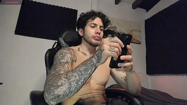 Snapshot of LucianSinclair chatting on 04/23/26, 12:56 LucianSinclair online show from 04/23/26, 12:56