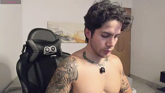 Snapshot of LucianSinclair chatting on 05/21/26, 02:29 LucianSinclair online show from 05/21/26, 02:29
