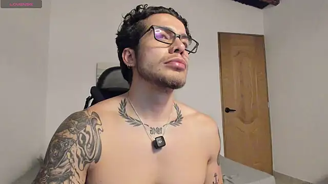 Snapshot of LucianSinclair chatting on 05/22/26, 01:24 LucianSinclair online show from 05/22/26, 01:24