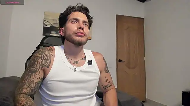 Snapshot of LucianSinclair chatting on 07/19/26, 01:09 LucianSinclair online show from 07/19/26, 01:09