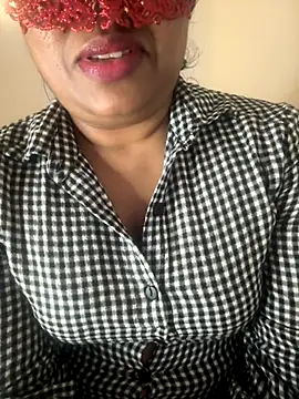 Snapshot of Shasha_X chatting on 11/25/25, 11:10 Shasha X online show from 11/25/25, 11:10