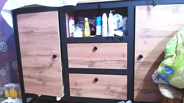 Snapshot of SquirtyAlice chatting on 03/06/25, 08:16 SquirtyAlice online show from 03/06/25, 08:16