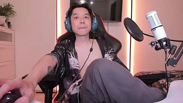 wexlee7 online show from 11/30/25, 11:42