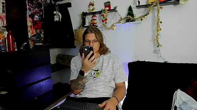 Snapshot of Tom_Krakow chatting on 12/19/24, 08:02 Tom Krakow online show from 12/19/24, 08:02