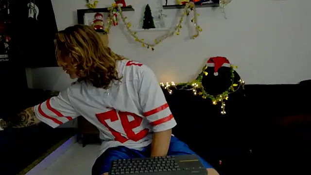 Snapshot of Tom_Krakow chatting on 12/27/24, 07:14 Tom Krakow online show from 12/27/24, 07:14