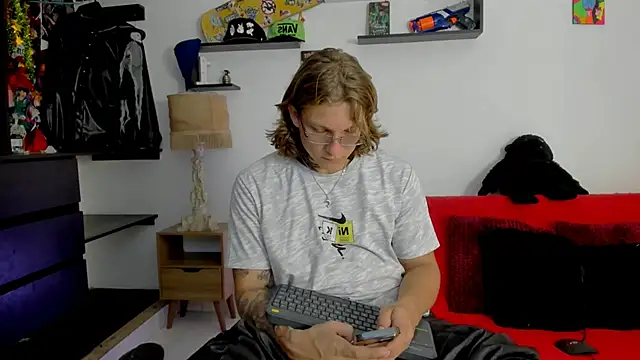 Snapshot of Tom_Krakow chatting on 01/16/25, 06:59 Tom Krakow online show from 01/16/25, 06:59