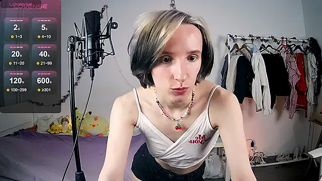 Snapshot of Violet_Veliya chatting on 03/07/25, 07:16 Violet Veliya online show from 03/07/25, 07:16