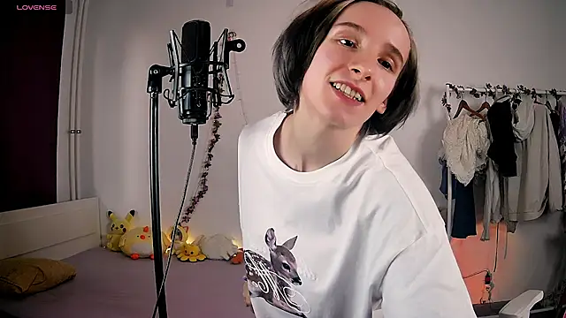 Snapshot of Violet_Veliya chatting on 03/21/25, 03:46 Violet Veliya online show from 03/21/25, 03:46