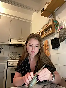 cuteFoxi online show from 02/16/25, 11:05