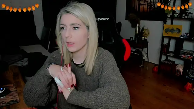 Lisaonthemoon online show from 11/25/25, 06:41