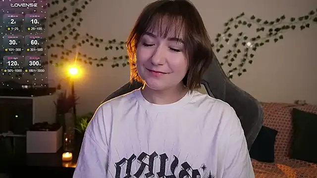 Megan  Hart online show from 11/26/25, 12:44