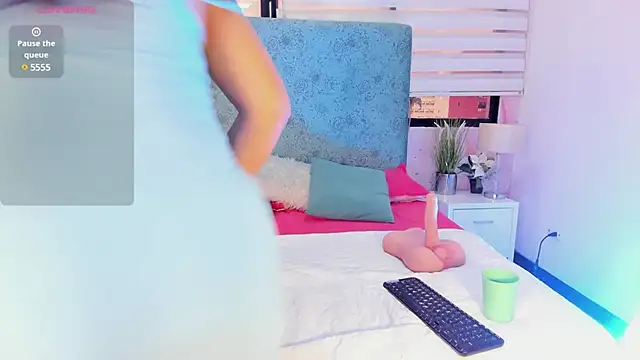 Nahomi Wild online show from 02/02/25, 08:08