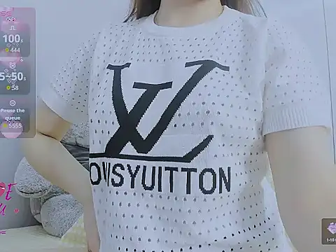 Linh diudang online show from 10/19/25, 02:34