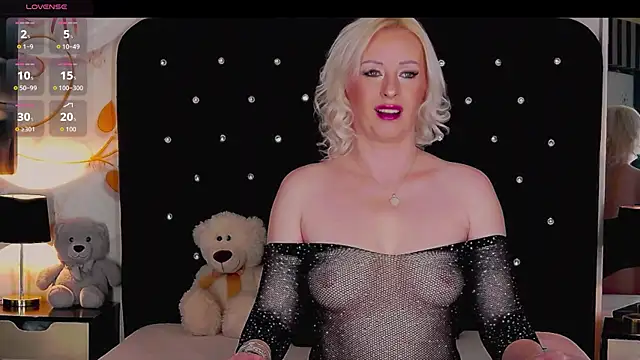 OliviaShaw23 online show from 11/26/25, 10:44