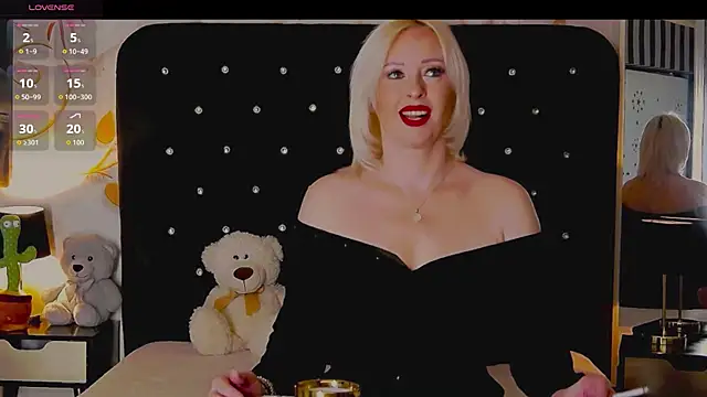 OliviaShaw23 online show from 12/13/25, 08:58