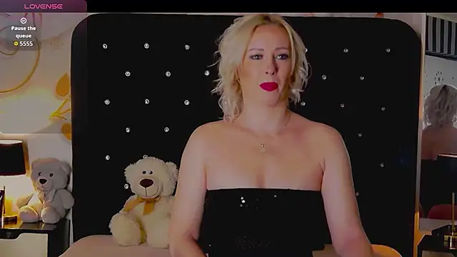 Snapshot of OliviaShaw23 chatting on 01/12/26, 09:42 OliviaShaw23 online show from 01/12/26, 09:42