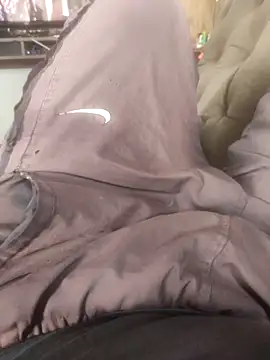 Snapshot of dredre1069 chatting on 11/06/25, 06:20 dredre1069 online show from 11/06/25, 06:20