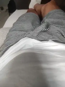 Snapshot of dredre1069 chatting on 12/19/25, 01:51 dredre1069 online show from 12/19/25, 01:51