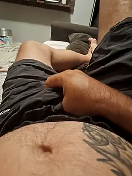 Snapshot of dredre1069 chatting on 04/06/26, 01:58 dredre1069 online show from 04/06/26, 01:58