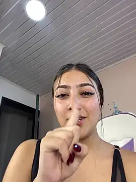 lili turner online show from 12/10/24, 01:22