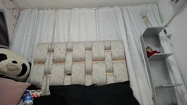 Snapshot of KEYRA-MILLER- chatting on 03/21/26, 01:43 KEYRA-MILLER- online show from 03/21/26, 01:43