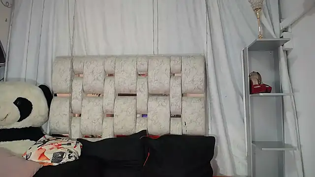 Snapshot of KEYRA-MILLER- chatting on 03/27/26, 01:44 KEYRA-MILLER- online show from 03/27/26, 01:44