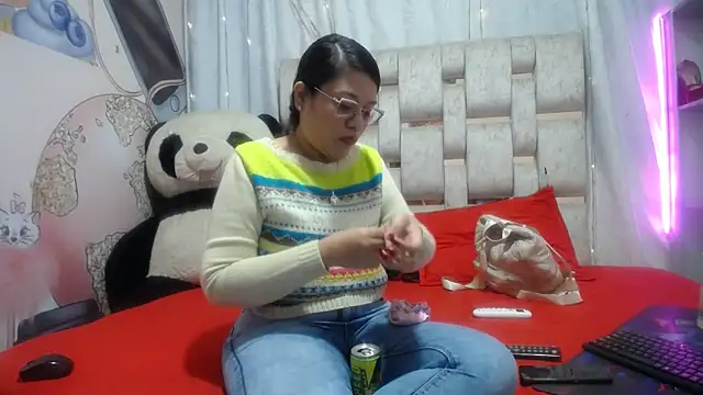 Snapshot of KEYRA-MILLER- chatting on 04/01/26, 02:45 KEYRA-MILLER- online show from 04/01/26, 02:45