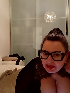 Snapshot of porcona281885 chatting on 12/15/25, 04:00 porcona281885 online show from 12/15/25, 04:00