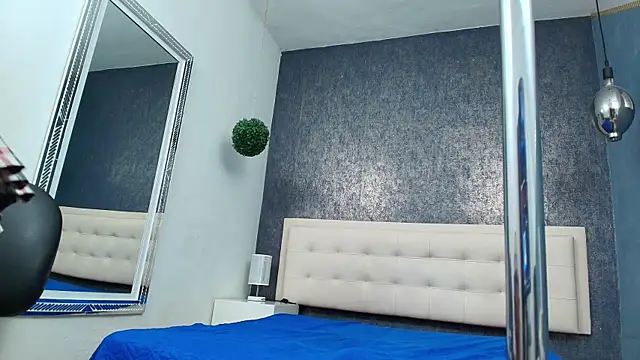 Snapshot of Cloeandtyfanny chatting on 12/22/25, 07:44 Cloeandtyfanny online show from 12/22/25, 07:44