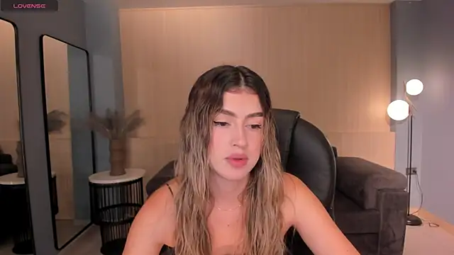 Snapshot of PaulinaSantos_ chatting on 03/14/25, 07:44 PaulinaSantos  online show from 03/14/25, 07:44