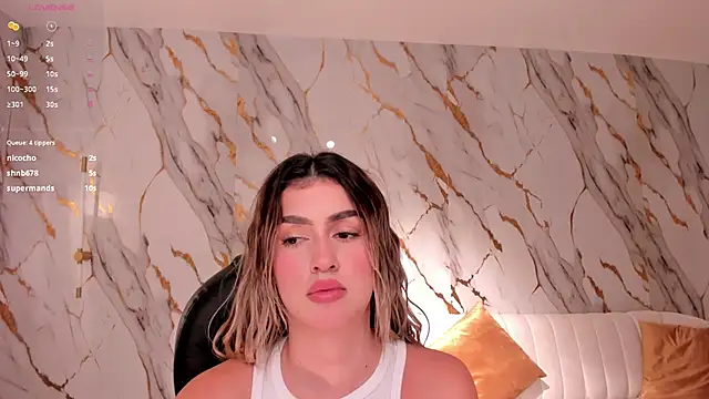 Snapshot of PaulinaSantos_ chatting on 03/19/25, 01:43 PaulinaSantos  online show from 03/19/25, 01:43