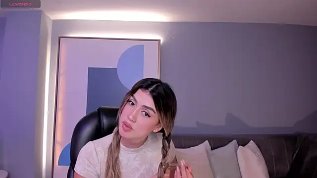 Snapshot of PaulinaSantos_ chatting on 03/19/25, 07:17 PaulinaSantos  online show from 03/19/25, 07:17