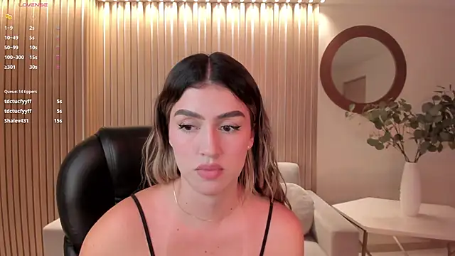 Snapshot of PaulinaSantos_ chatting on 03/21/25, 01:34 PaulinaSantos  online show from 03/21/25, 01:34