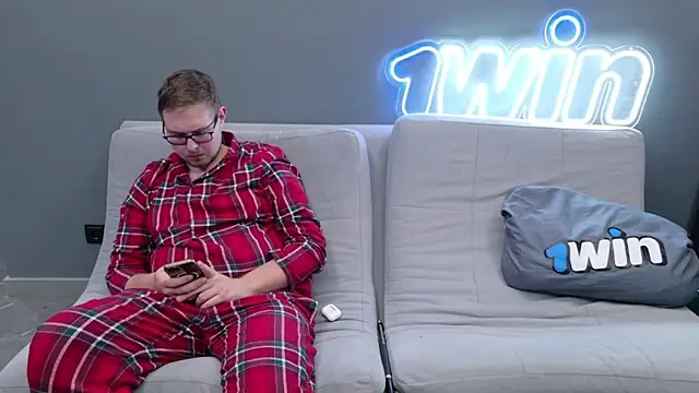 Snapshot of Ksenny chatting on 01/08/25, 02:25 Ksenny online show from 01/08/25, 02:25