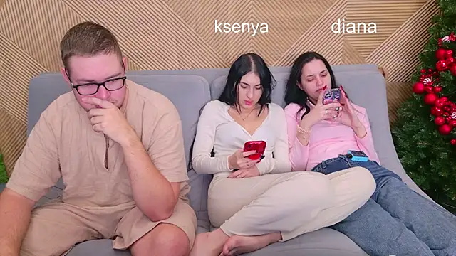 Snapshot of Ksenny chatting on 12/21/25, 04:08 Ksenny online show from 12/21/25, 04:08