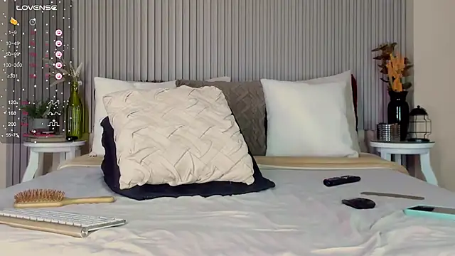 Snapshot of romina-brunette chatting on 12/12/24, 08:43 romina-brunette online show from 12/12/24, 08:43