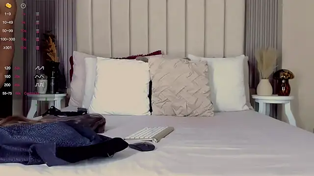 Snapshot of romina-brunette chatting on 03/03/25, 12:37 romina-brunette online show from 03/03/25, 12:37