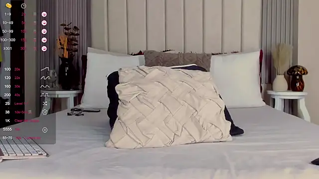 Snapshot of romina-brunette chatting on 03/08/25, 12:30 romina-brunette online show from 03/08/25, 12:30