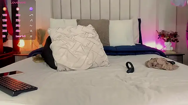 Snapshot of romina-brunette chatting on 11/25/25, 07:14 romina-brunette online show from 11/25/25, 07:14