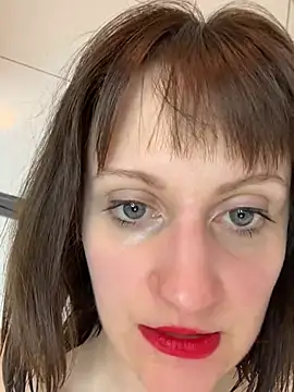 Snapshot of victoirenextdoor chatting on 03/04/25, 08:27 victoirenextdoor online show from 03/04/25, 08:27