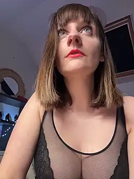 Snapshot of victoirenextdoor chatting on 12/17/25, 07:42 victoirenextdoor online show from 12/17/25, 07:42